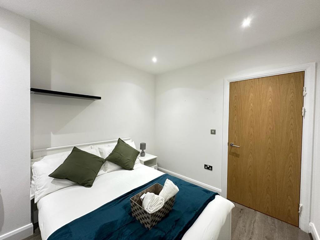 Apartment Luxury 2 Bedroom Penthouse Near London