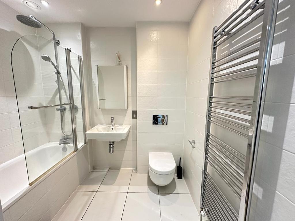 Apartment Luxury 2 Bedroom Penthouse Near London