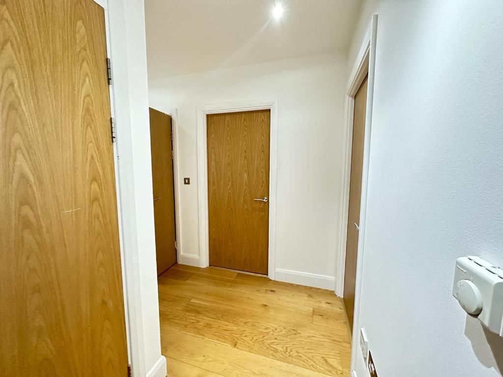 Apartment Luxury 2 Bedroom Penthouse Near