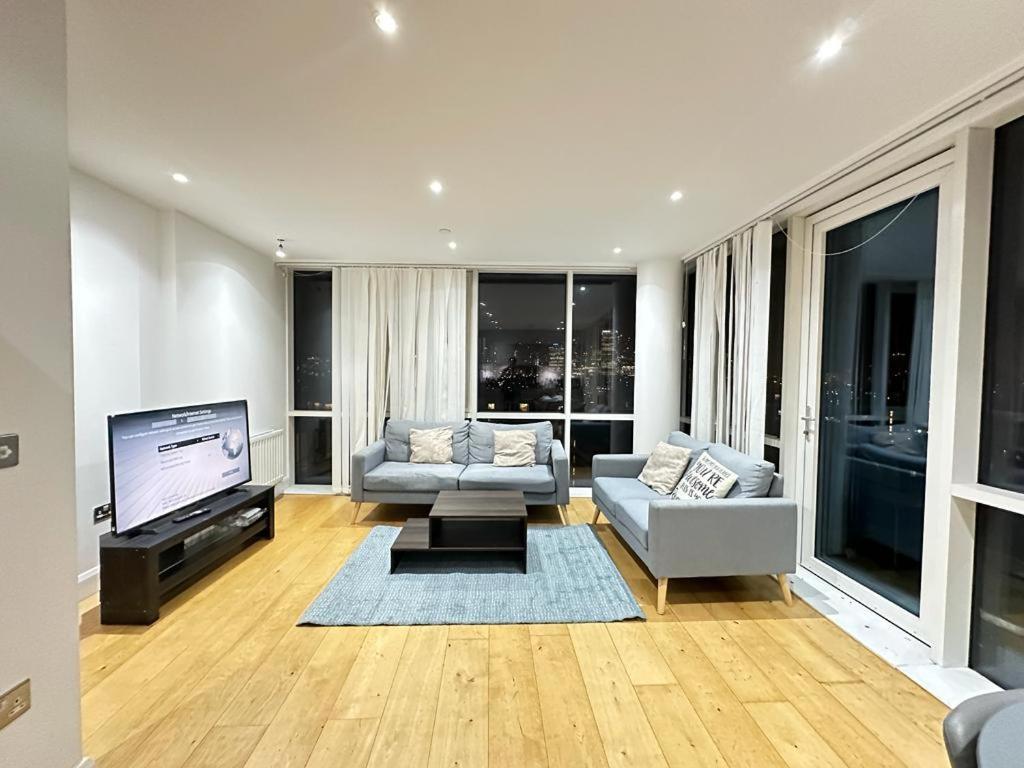 Luxury 2 Bedroom Penthouse Near Apartment